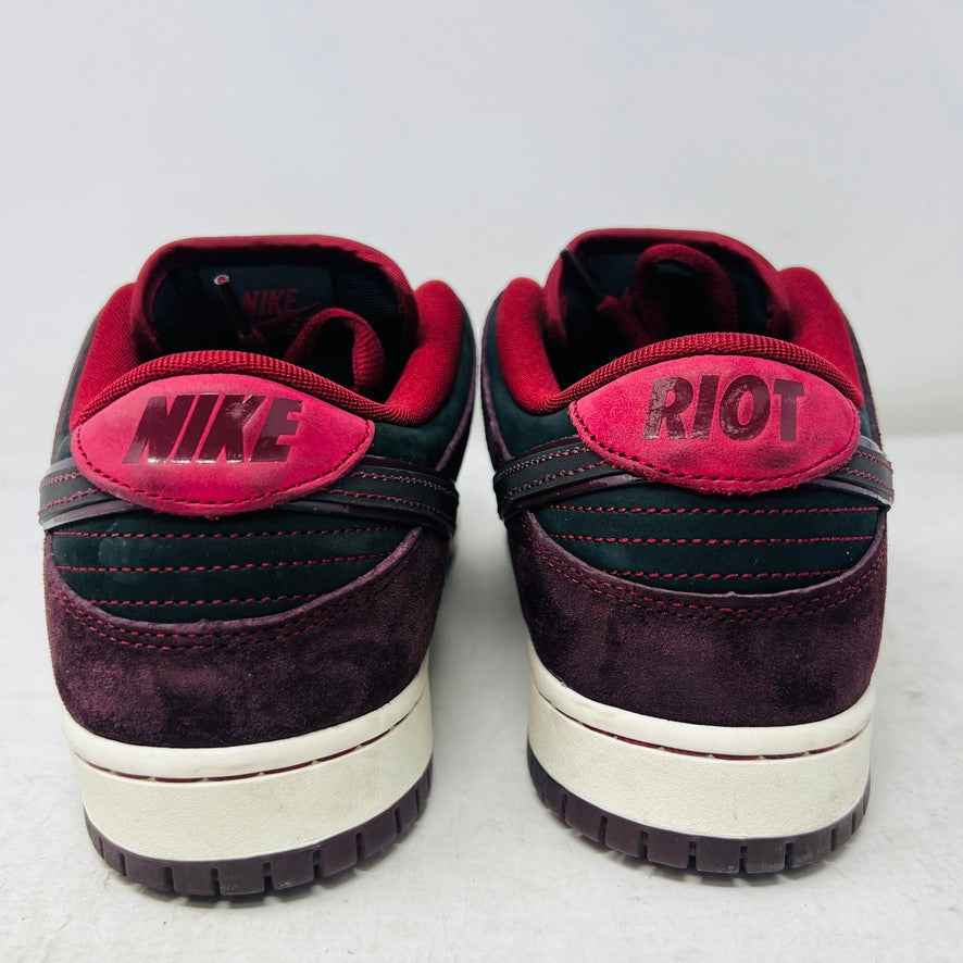 Nike SB Dunk Low Riot Skateshop