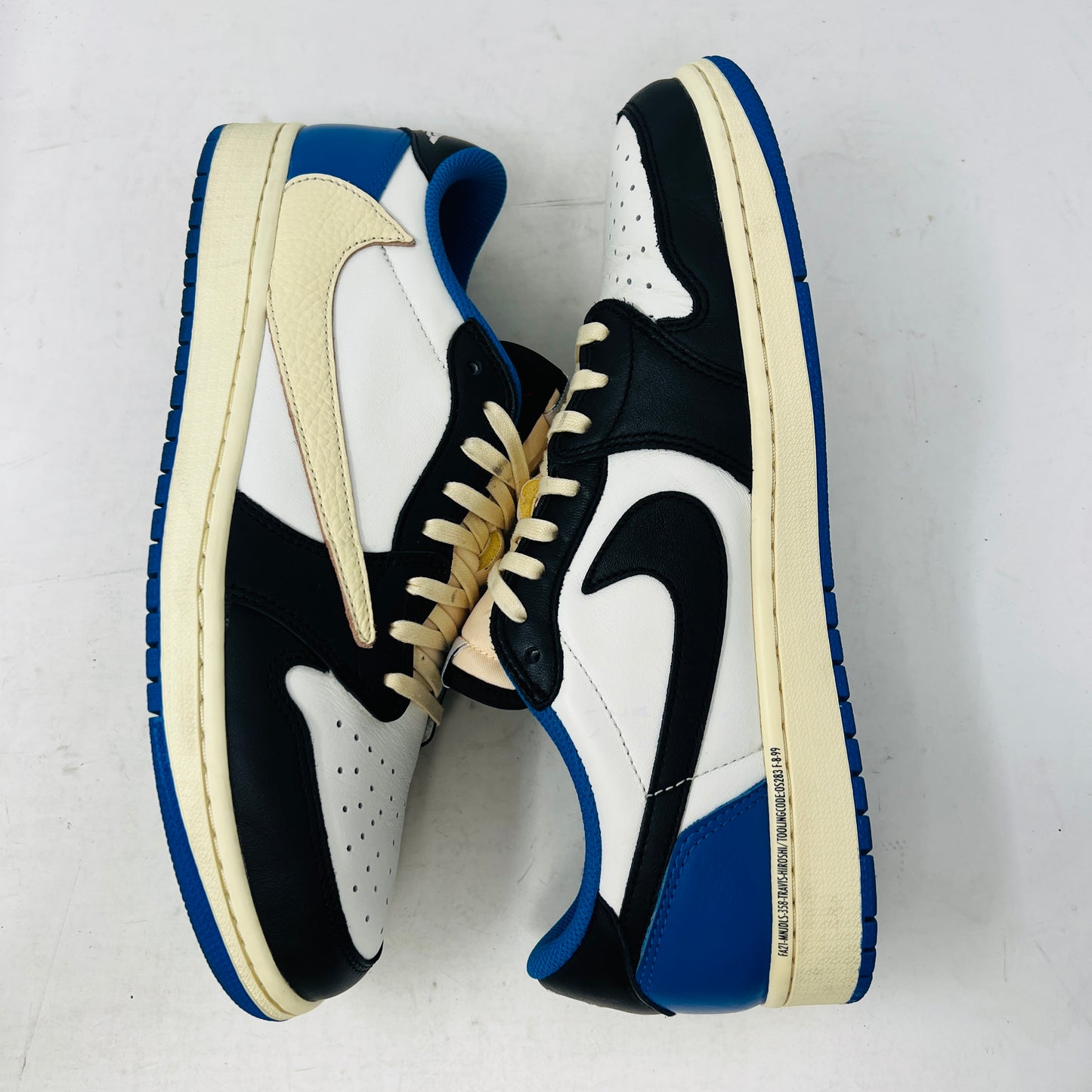 Jordan 1 Retro Low OG SP Fragment x Travis Scott