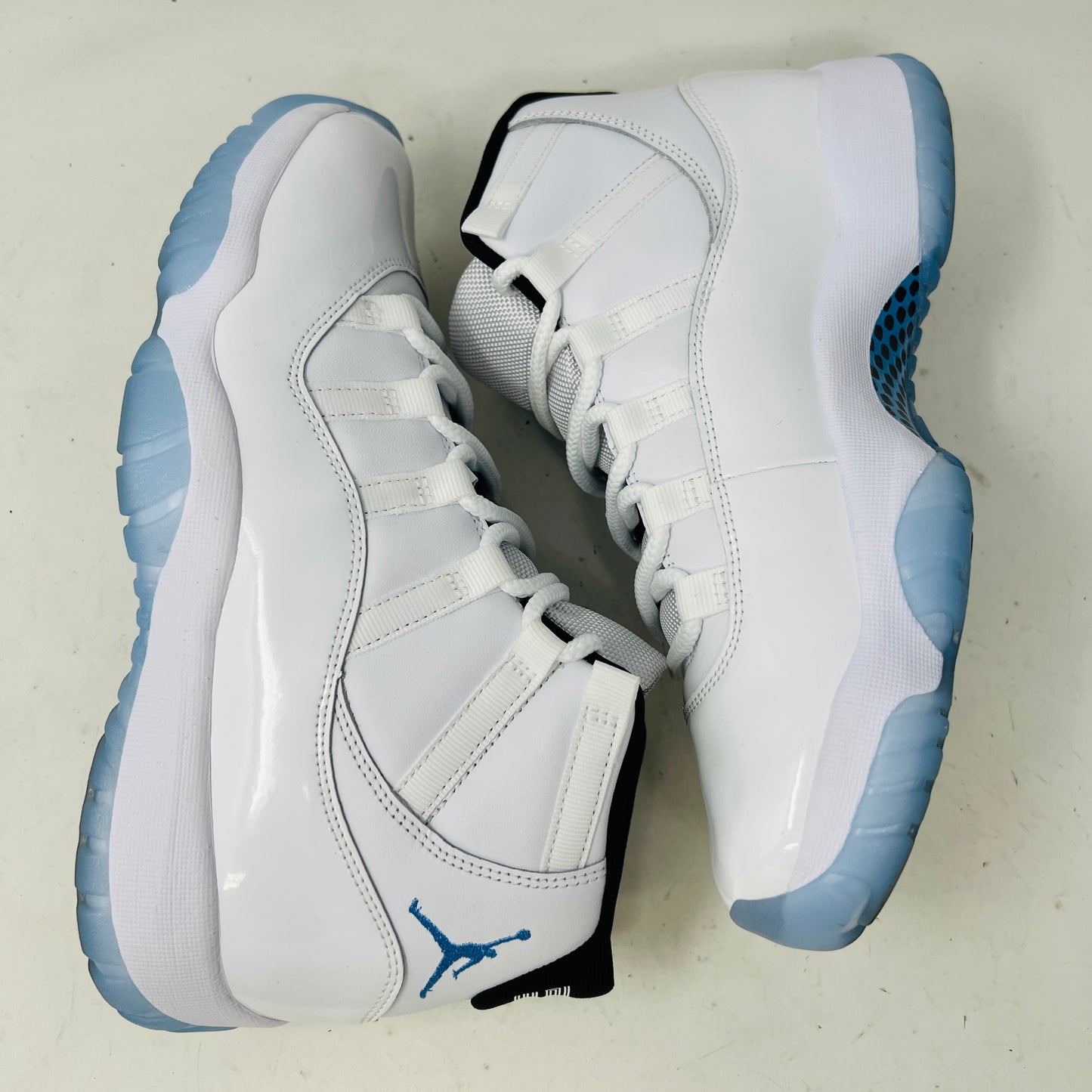 Jordan 11 Retro Legend Blue (2024)