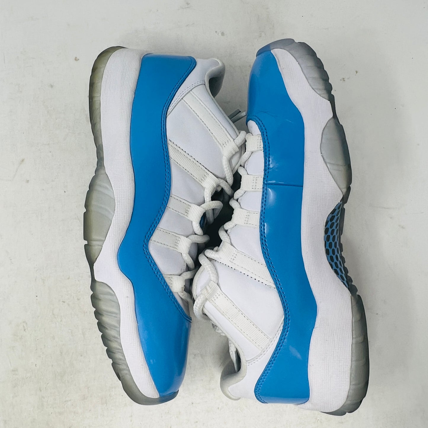 Jordan 11 Retro Low University Blue (2017)