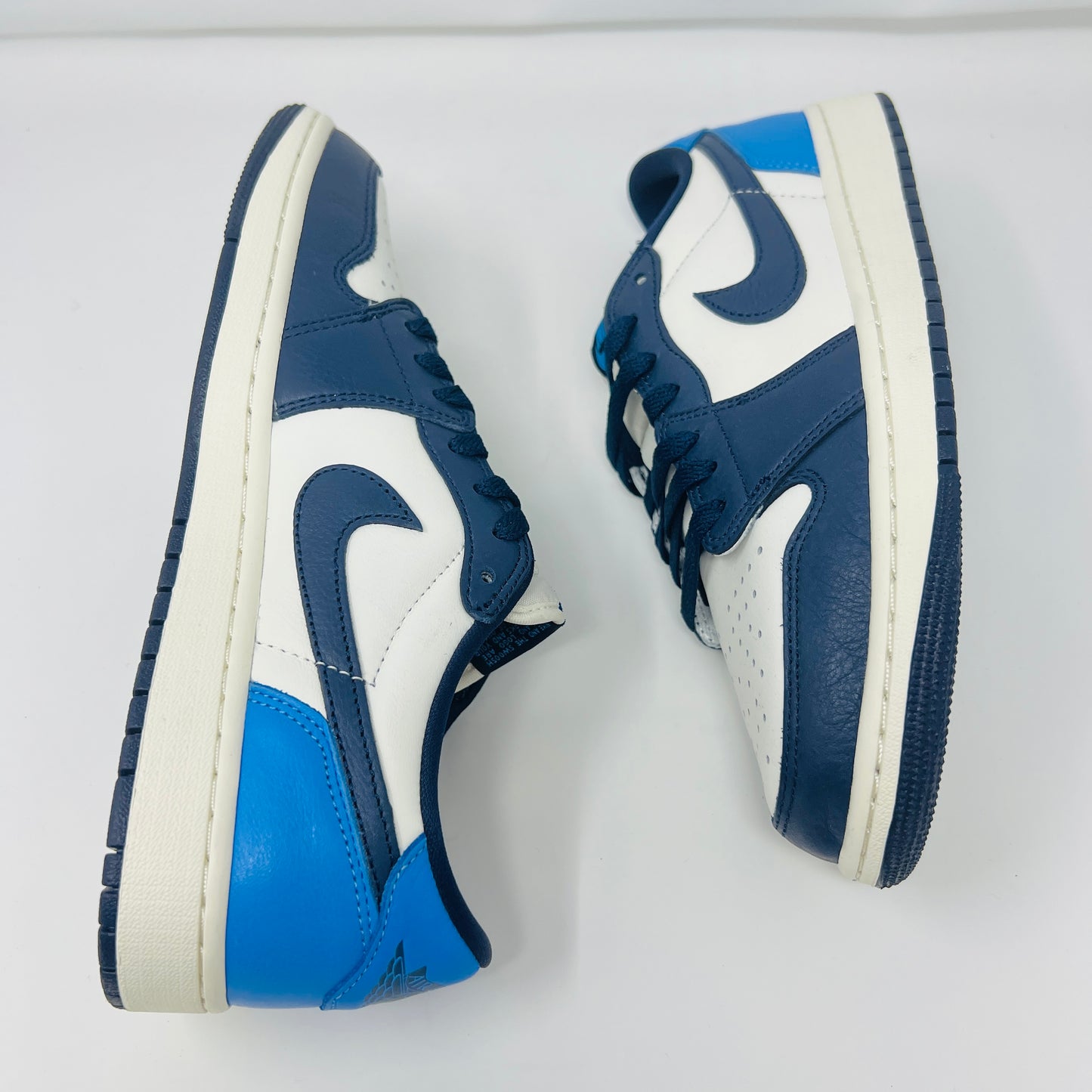 Jordan 1 Low OG Obsidian UNC
