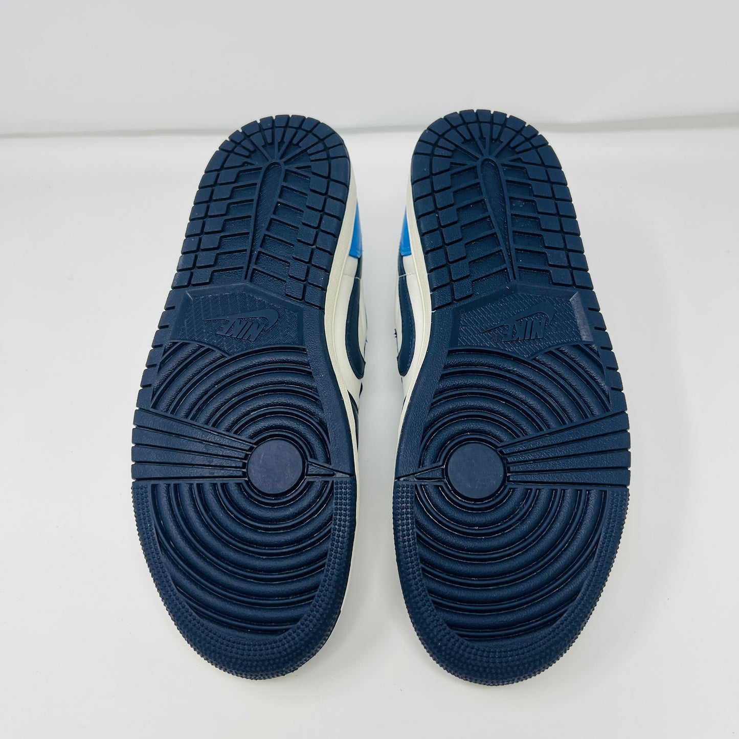 Jordan 1 Low OG Obsidian UNC