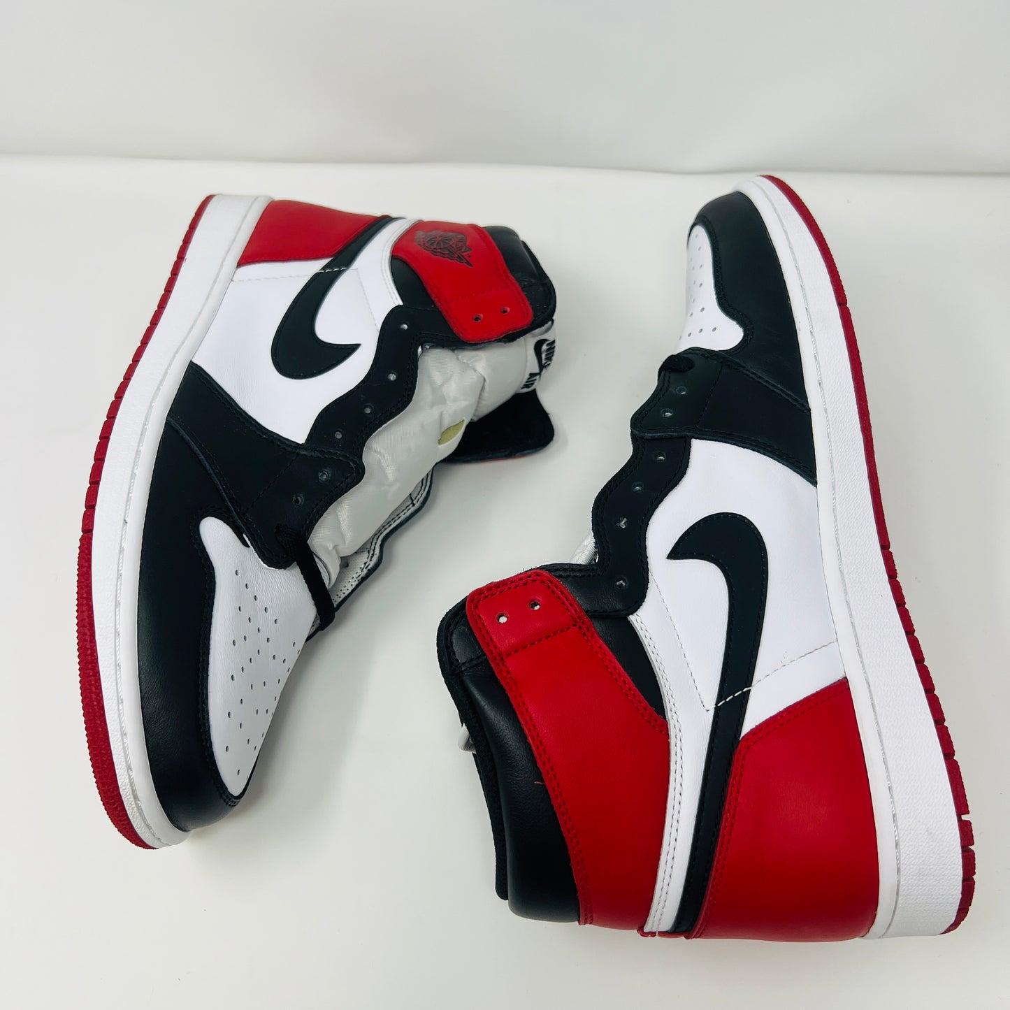 Jordan 1 Retro Black Toe (2016)
