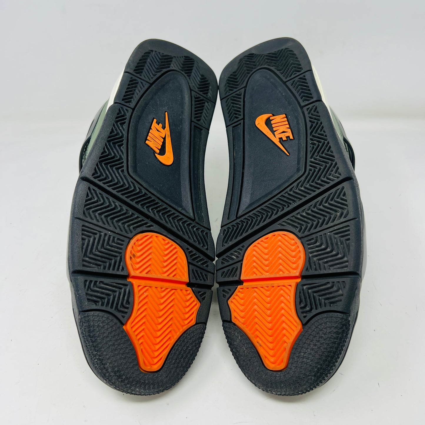 Jordan 4 Retro OG SP Undefeated (2025)
