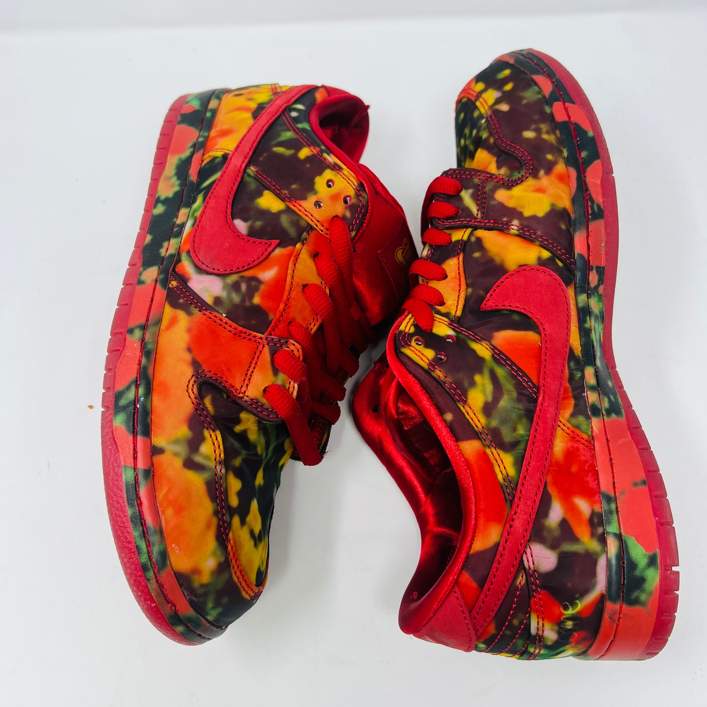 Nike SB Dunk Low The Wizard of Oz Poppy Field