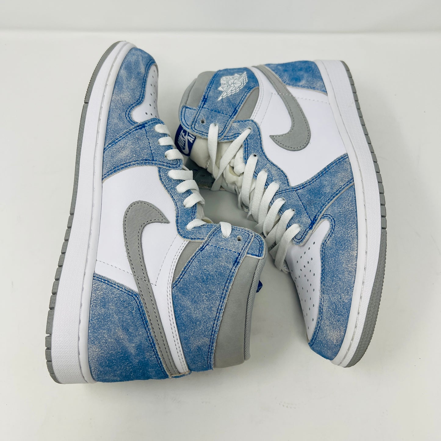 Jordan 1 Retro High Hyper Royal Smoke Grey