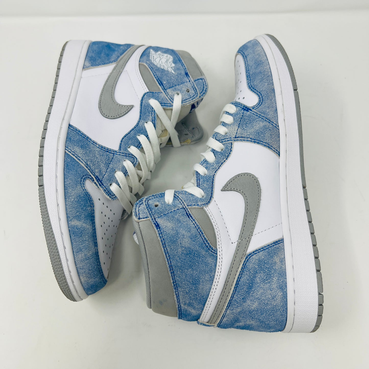 Jordan 1 Retro High Hyper Royal Smoke Grey