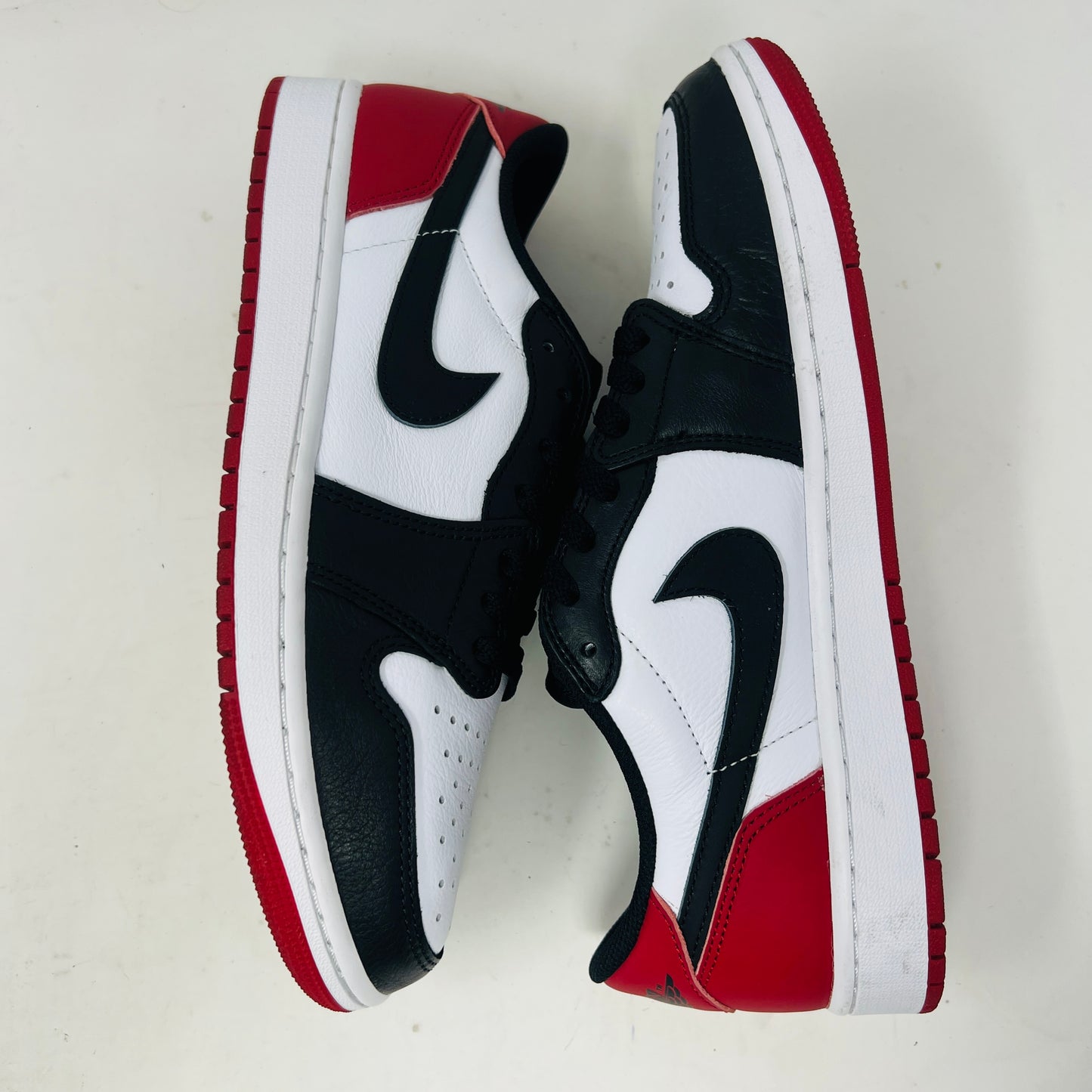 Jordan 1 Retro Low OG Black Toe (2023)