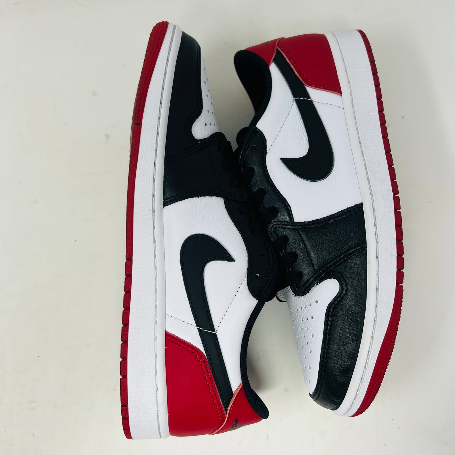 Jordan 1 Retro Low OG Black Toe (2023)