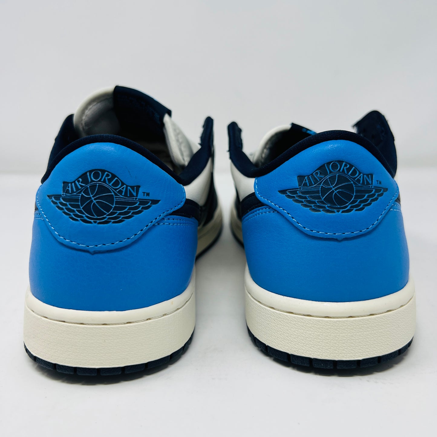 Jordan 1 Low OG Obsidian UNC