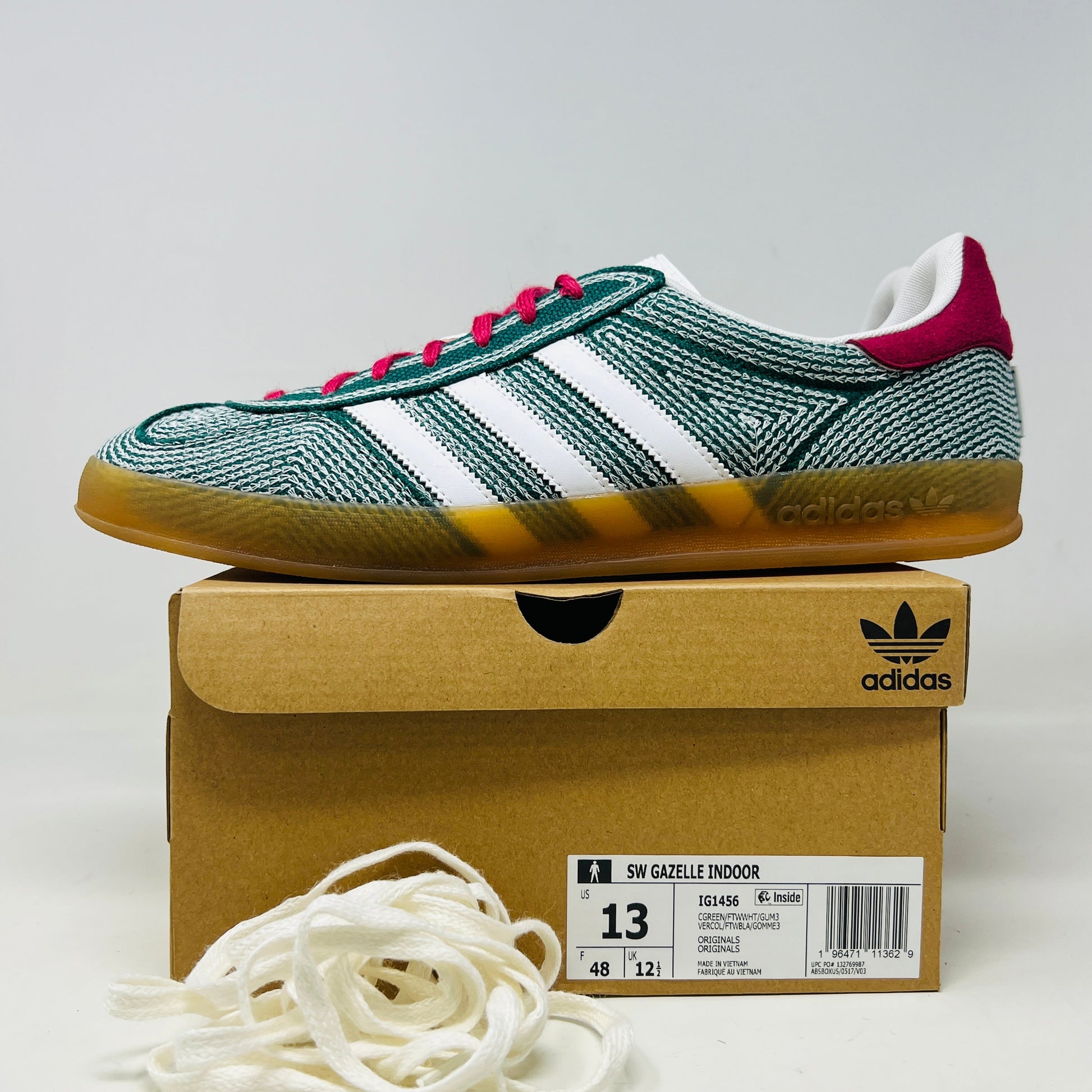 adidas Gazelle Indoor Sean Wotherspoon Hemp Green sneakers with extra laces and dust bag, 2023.