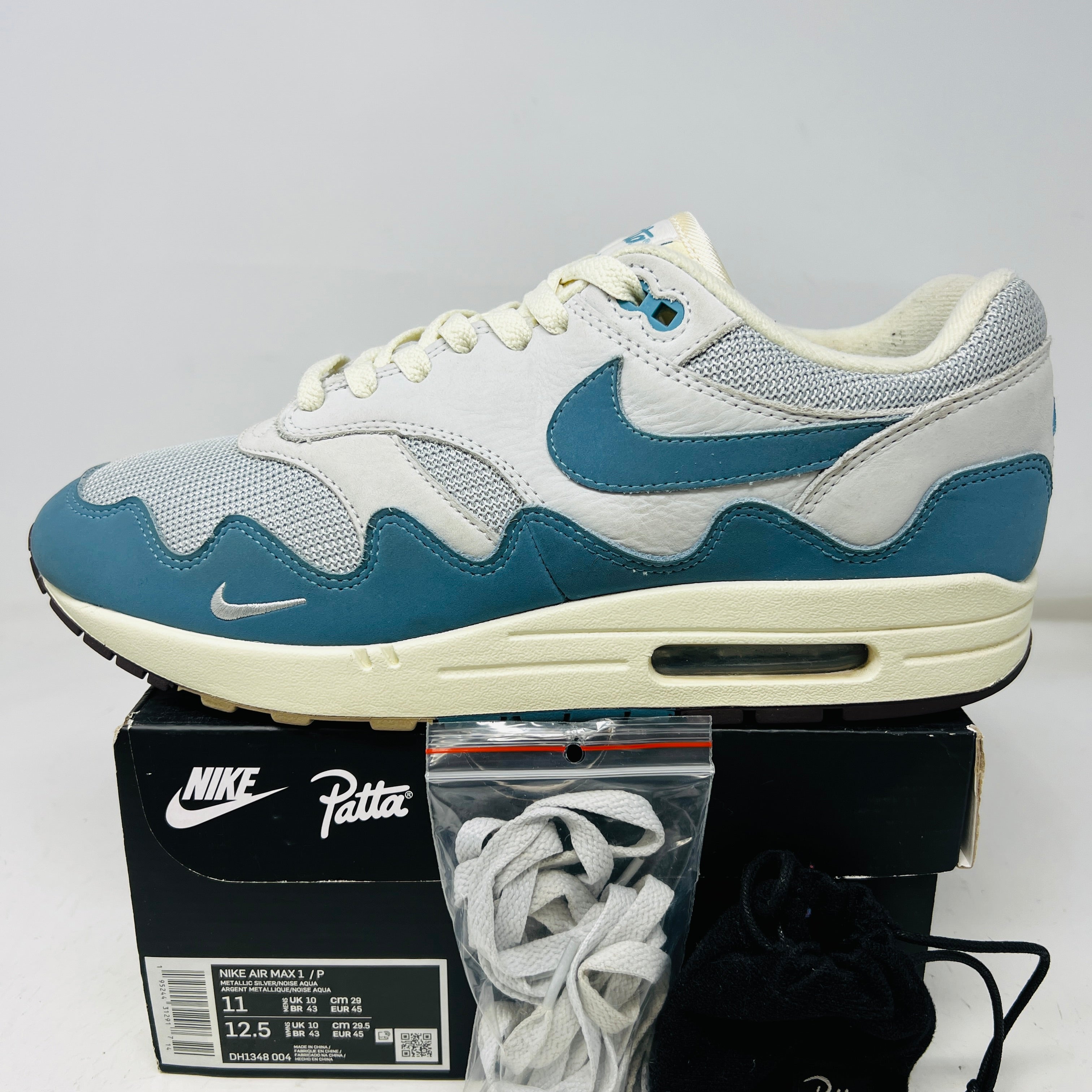 nike air max with bracelet