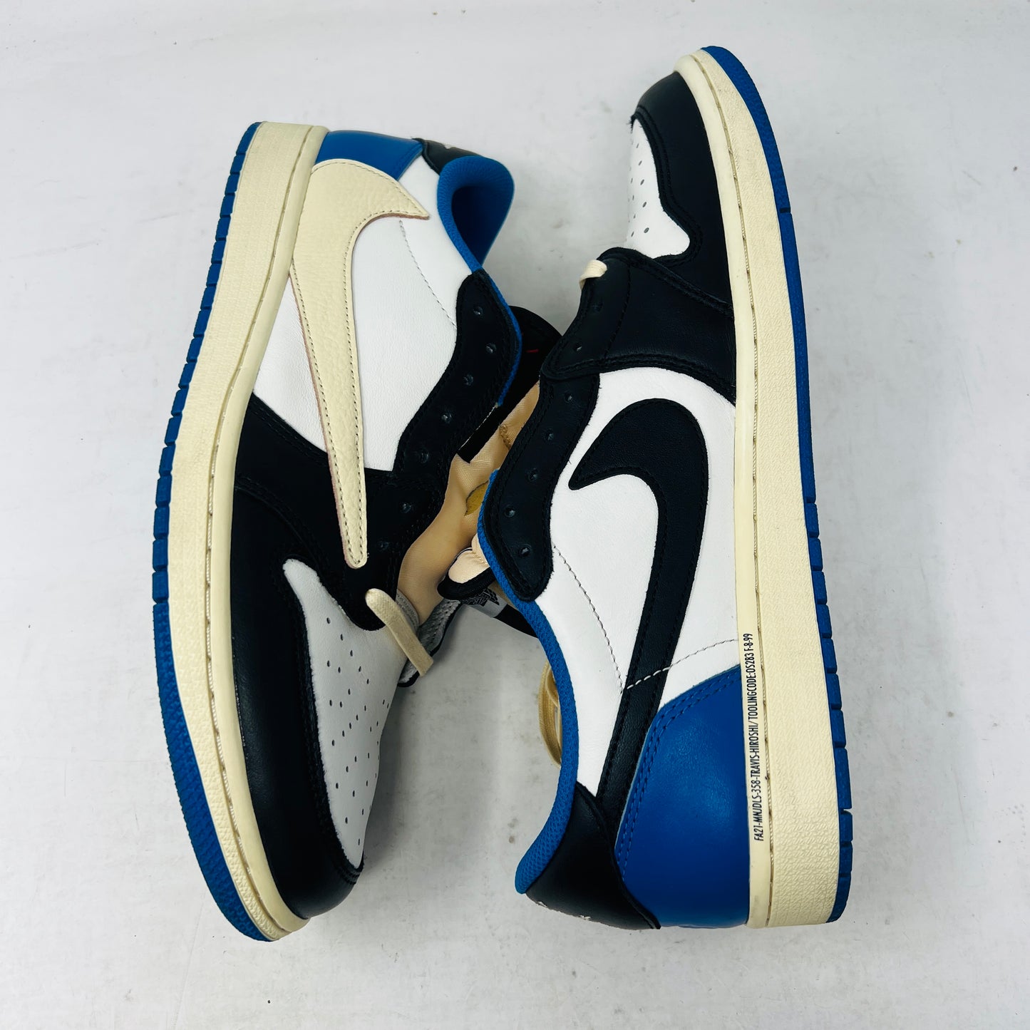 Jordan 1 Retro Low OG SP Fragment x Travis Scott