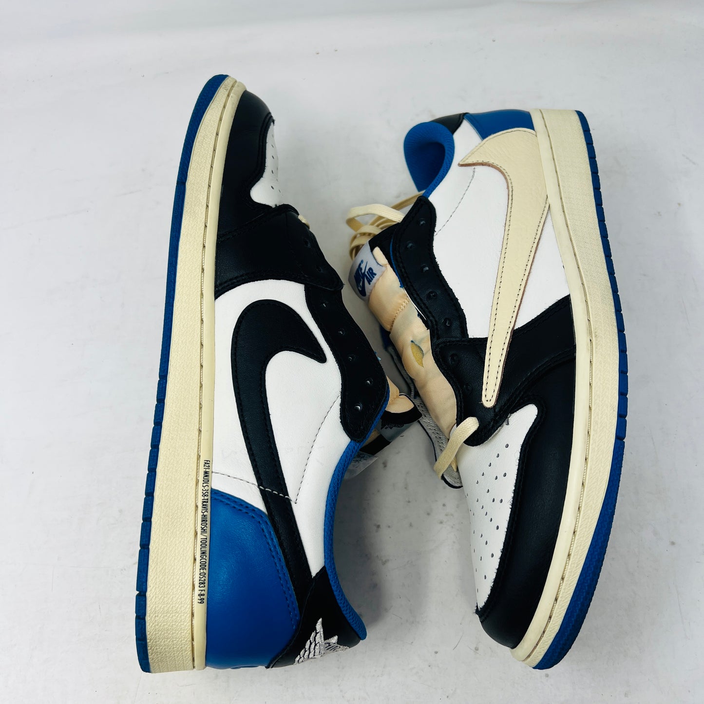 Jordan 1 Retro Low OG SP Fragment x Travis Scott
