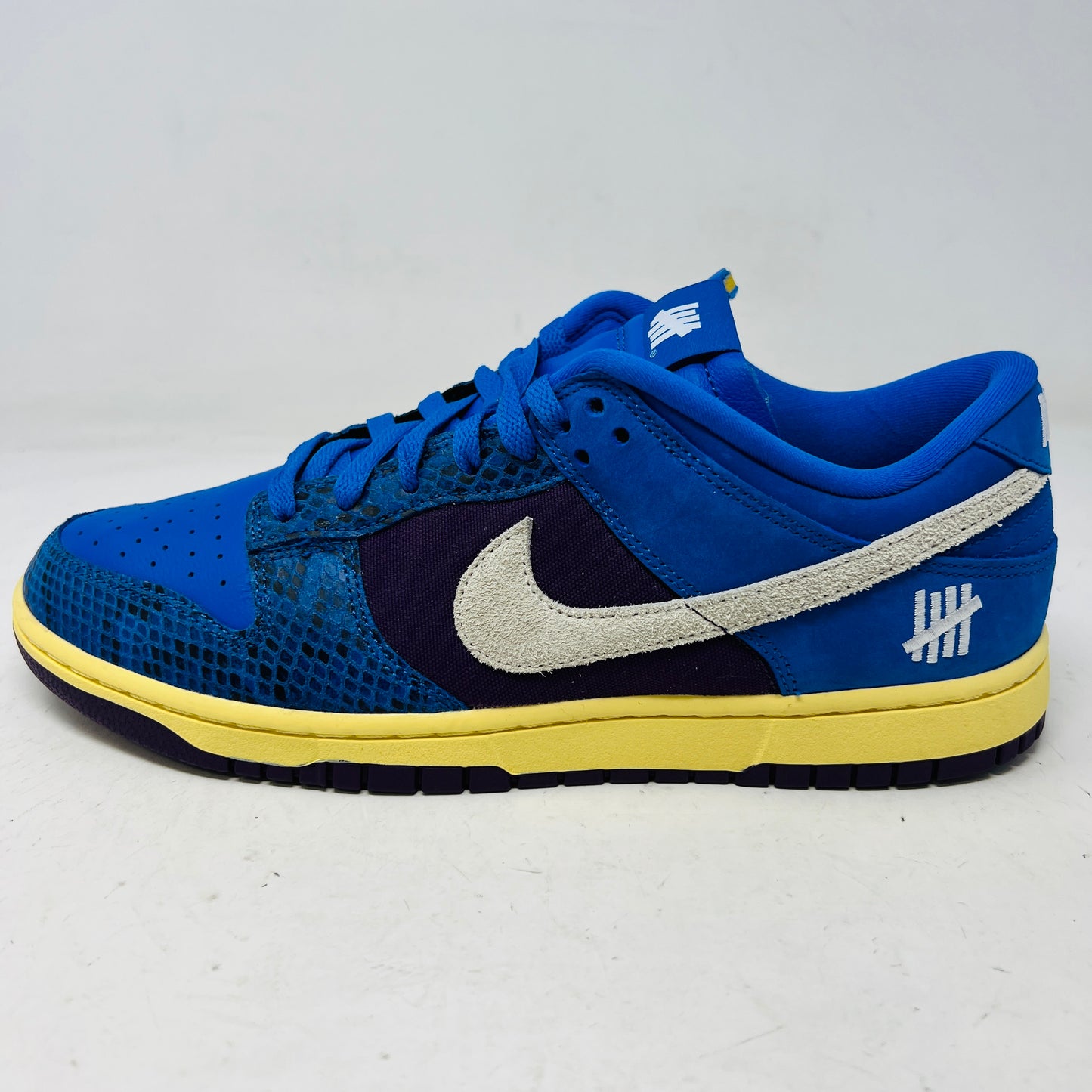 Nike Dunk Low Undefeated 5 On It Dunk vs. AF1