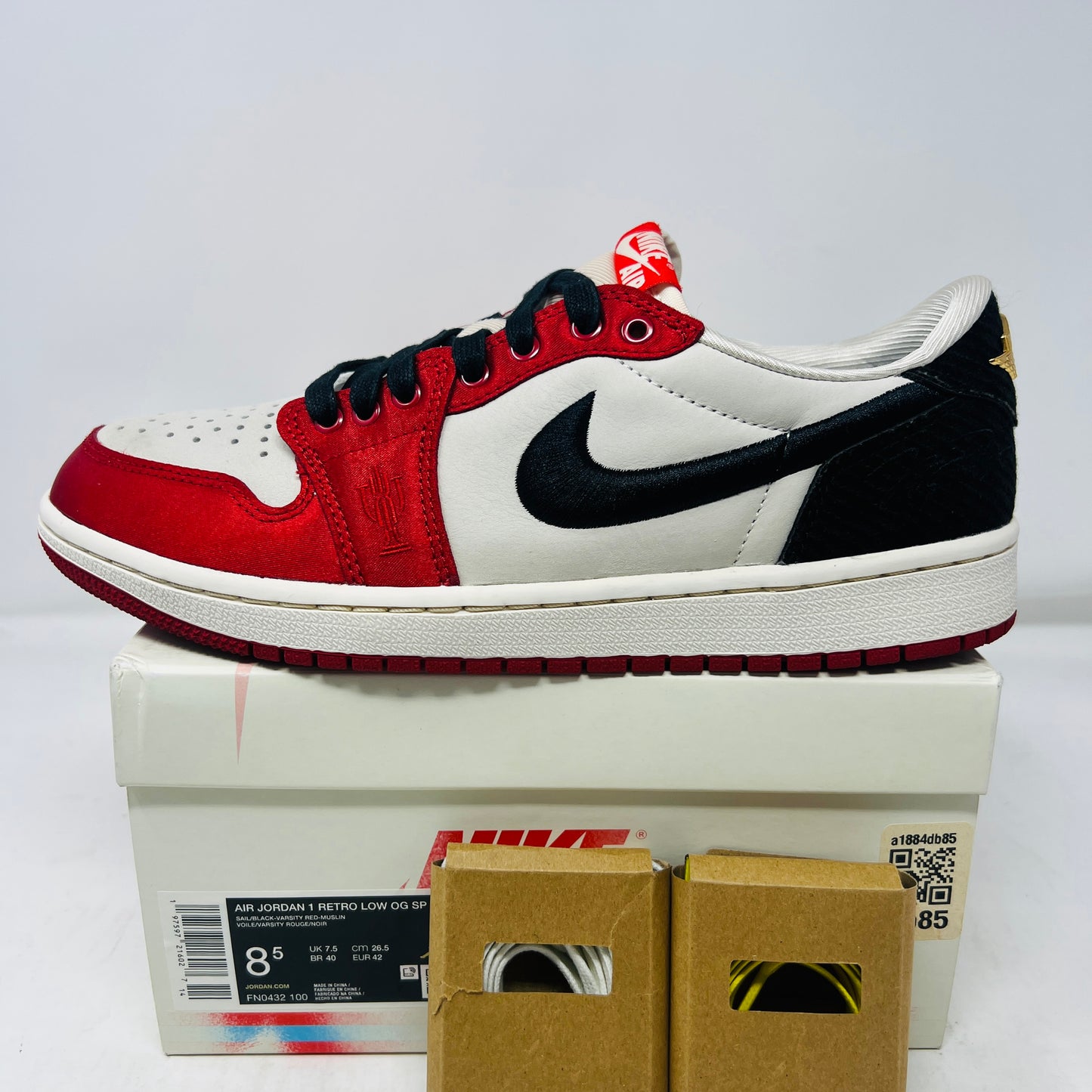 Jordan 1 Retro Low OG Trophy Room