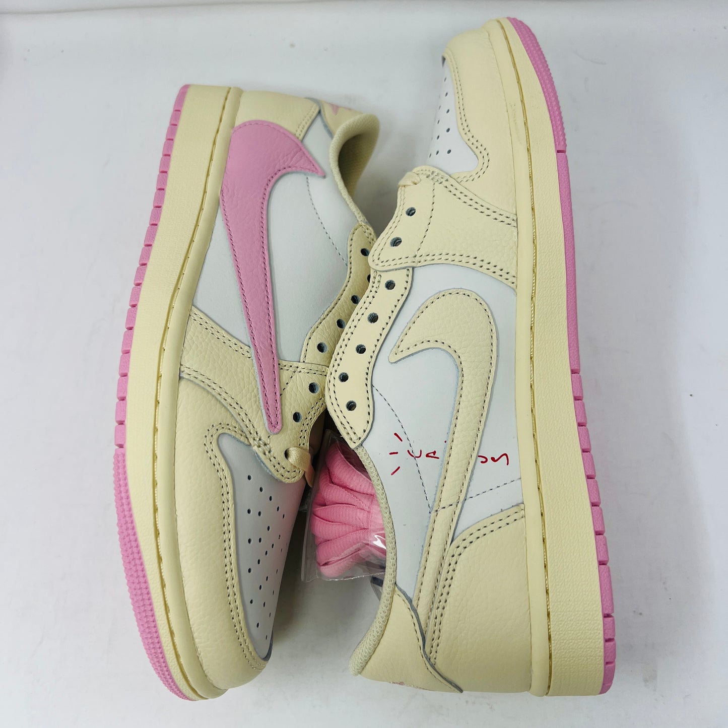 Jordan 1 Retro Low OG SP Travis Scott Shy Pink