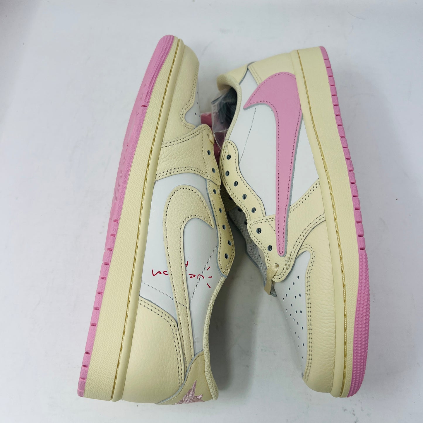 Jordan 1 Retro Low OG SP Travis Scott Shy Pink