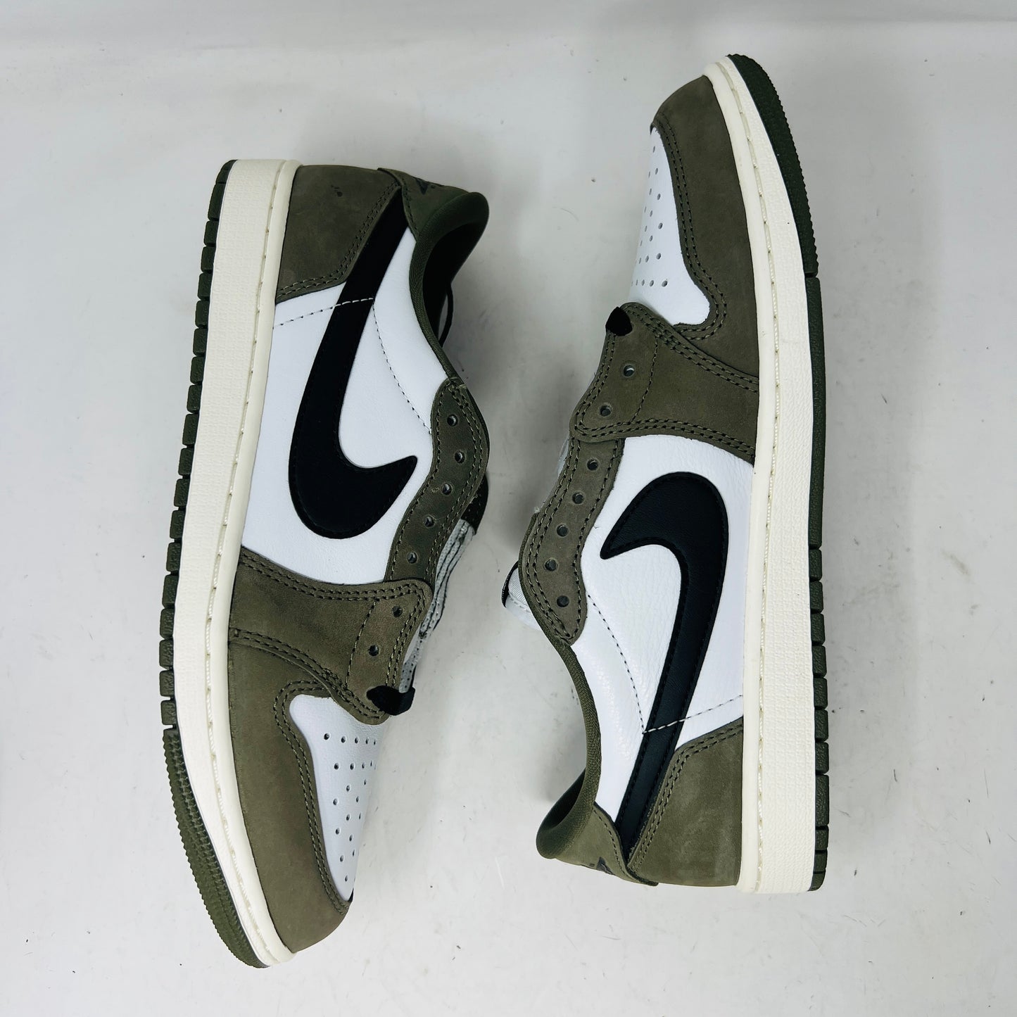 Jordan 1 Retro Low Medium Olive Summit White Sail Black