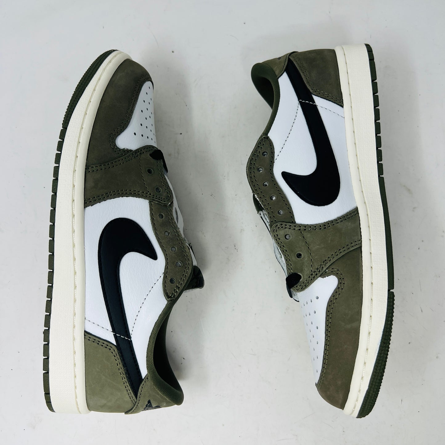 Jordan 1 Retro Low Medium Olive Summit White Sail Black