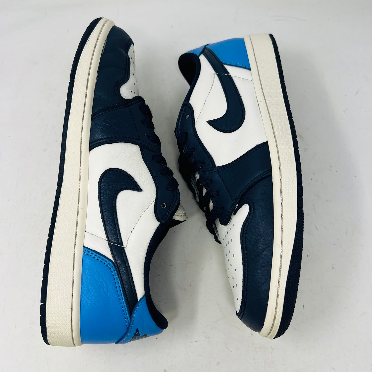 Jordan 1 Low OG Obsidian UNC