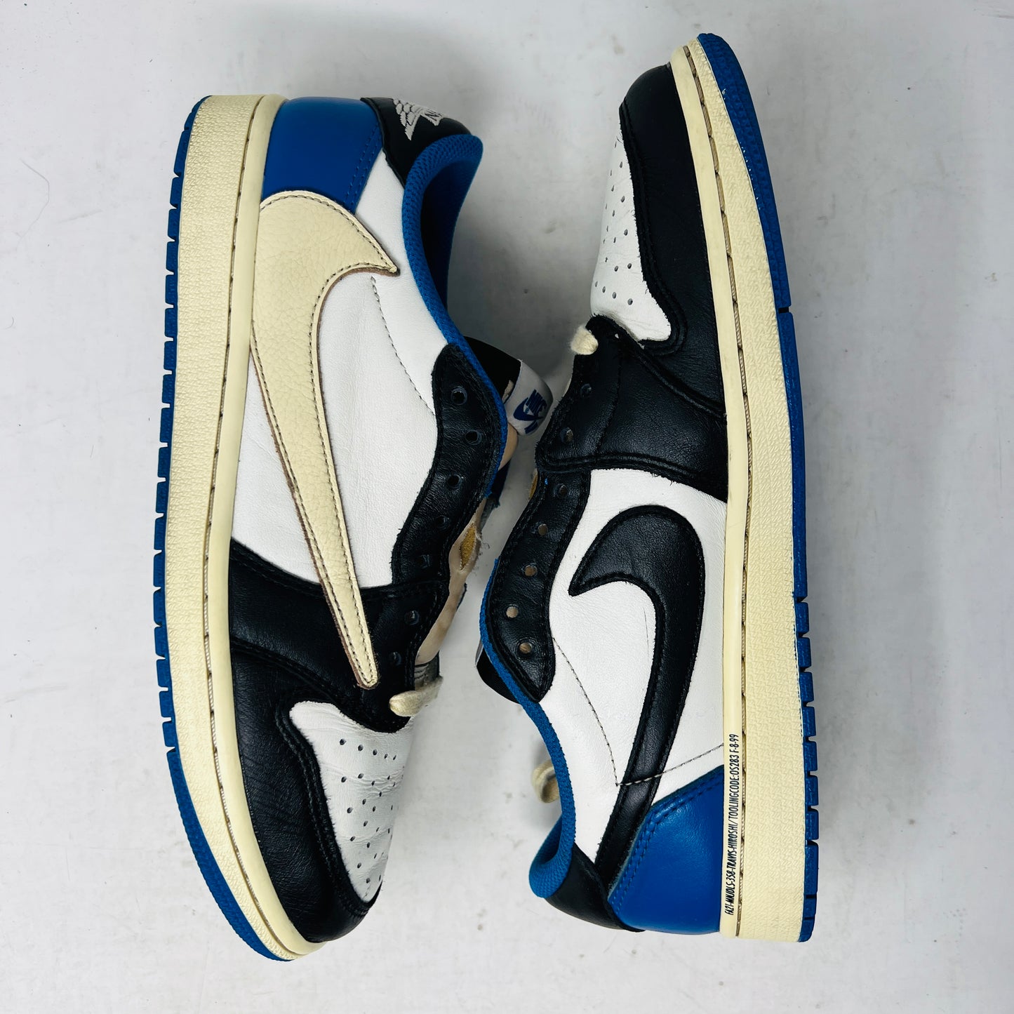 Jordan 1 Retro Low OG SP Fragment x Travis Scott