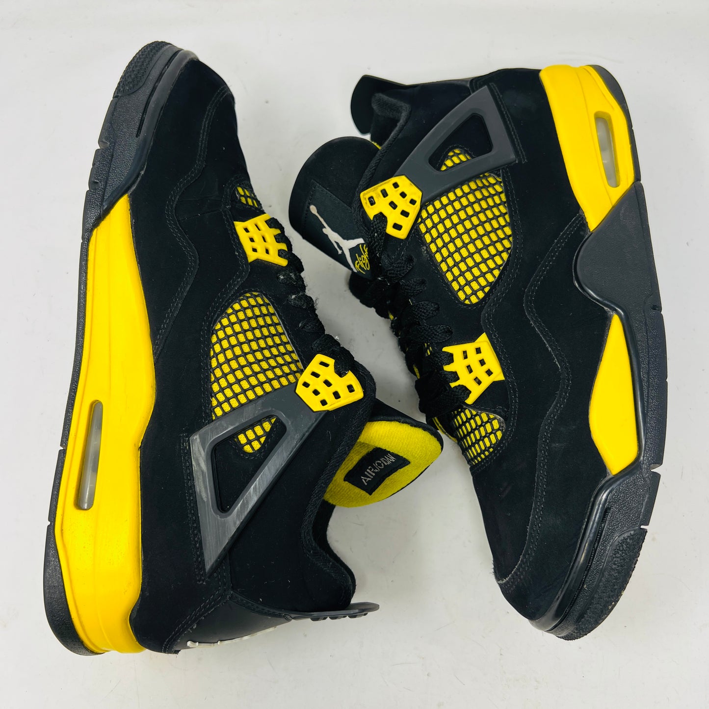Jordan 4 Retro Thunder (2023)
