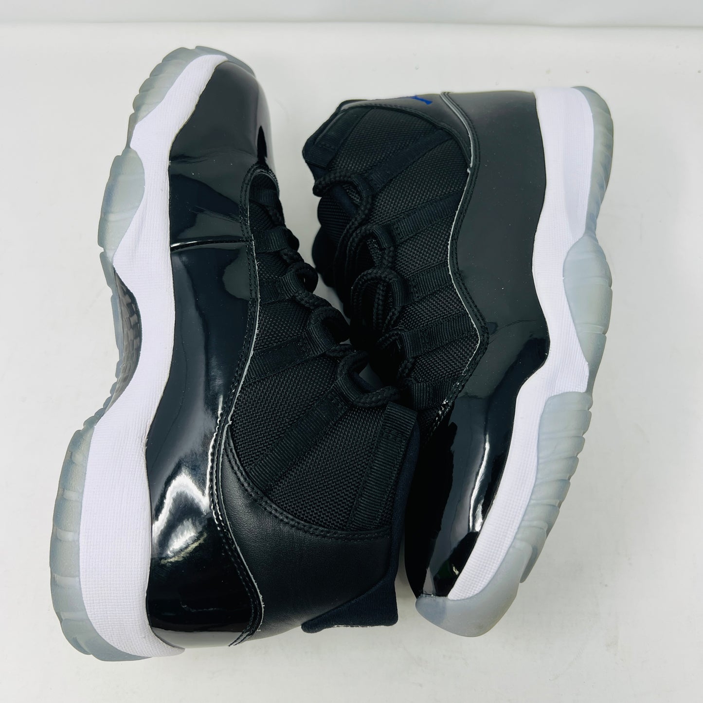 Jordan 11 Retro Space Jam (2016)