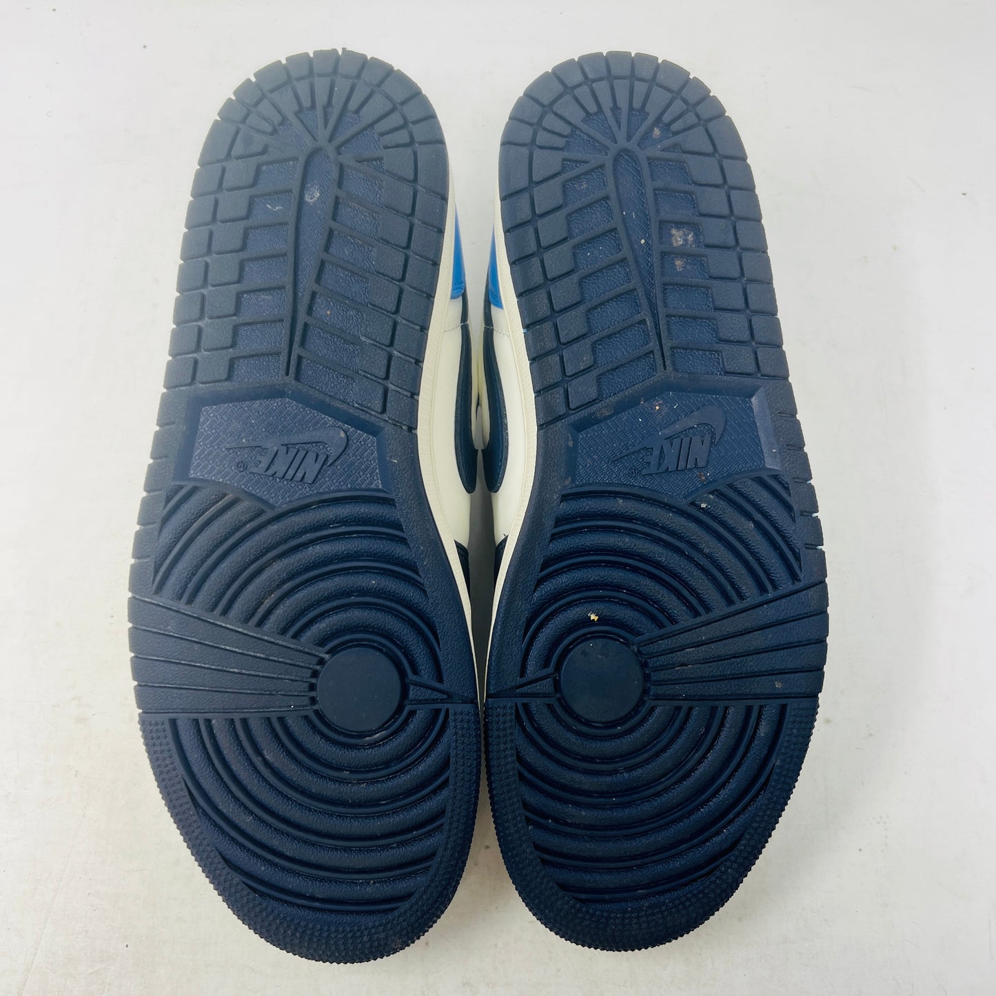 Jordan 1 Low OG Obsidian UNC