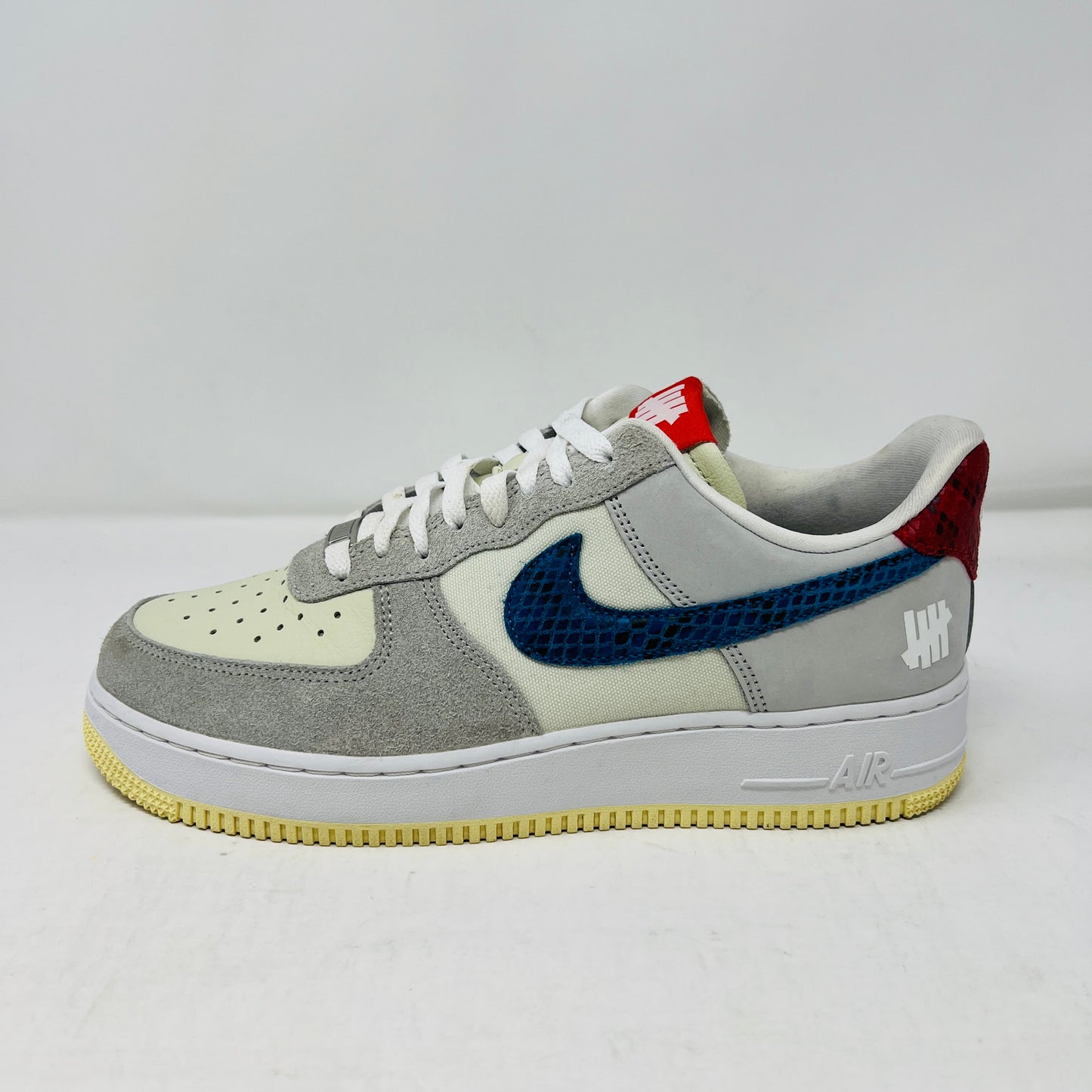 Nike Air Force 1 Low SP Undefeated 5 On It Dunk vs. AF1