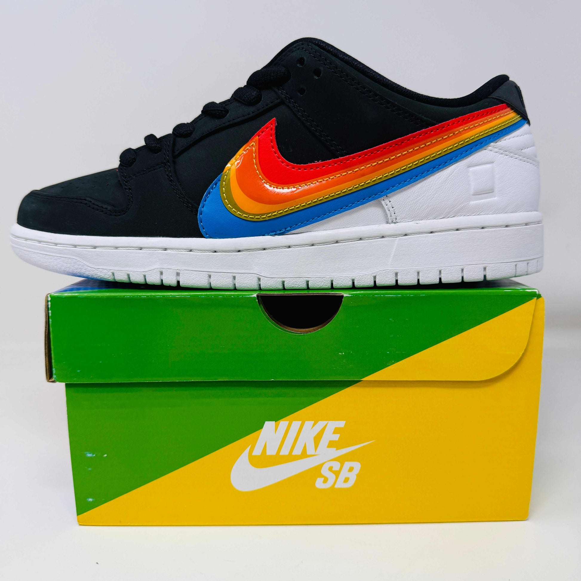 Nike SB Dunk Low Polaroid sneakers brand new with multi-colored laces and good condition box 2022