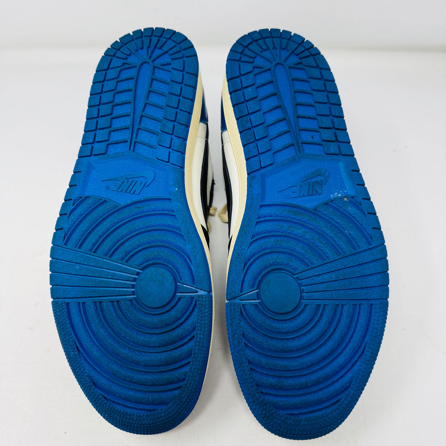 Jordan 1 Retro Low OG SP Fragment x Travis Scott