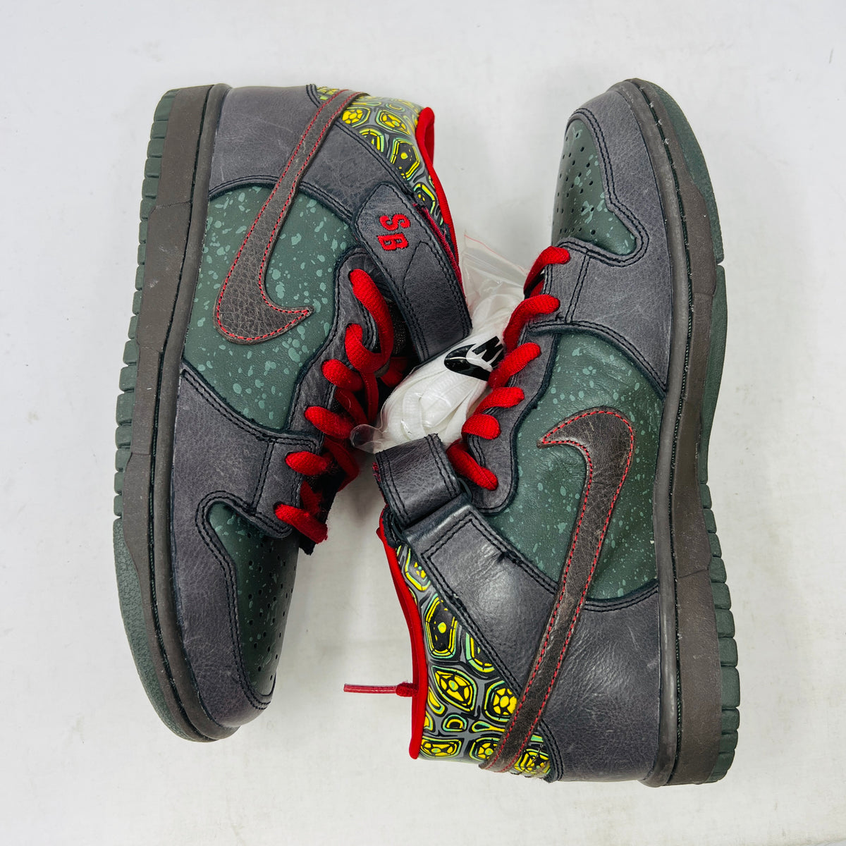Nike SPoT x SB Dunk Mid Premium 'Moat'