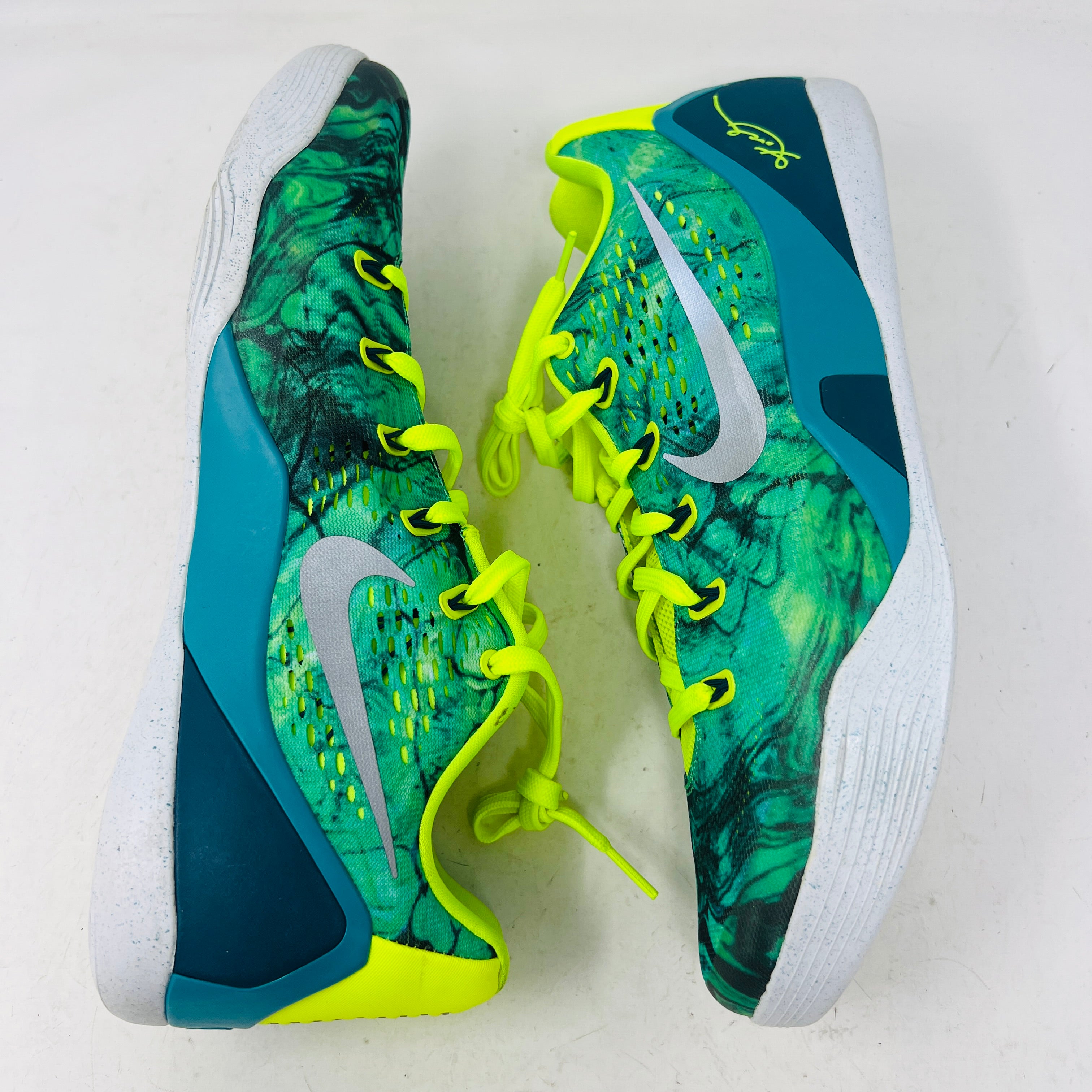 easter kobe 9s