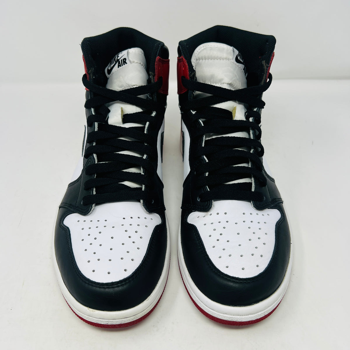 Jordan 1 Retro Black Toe (2016)