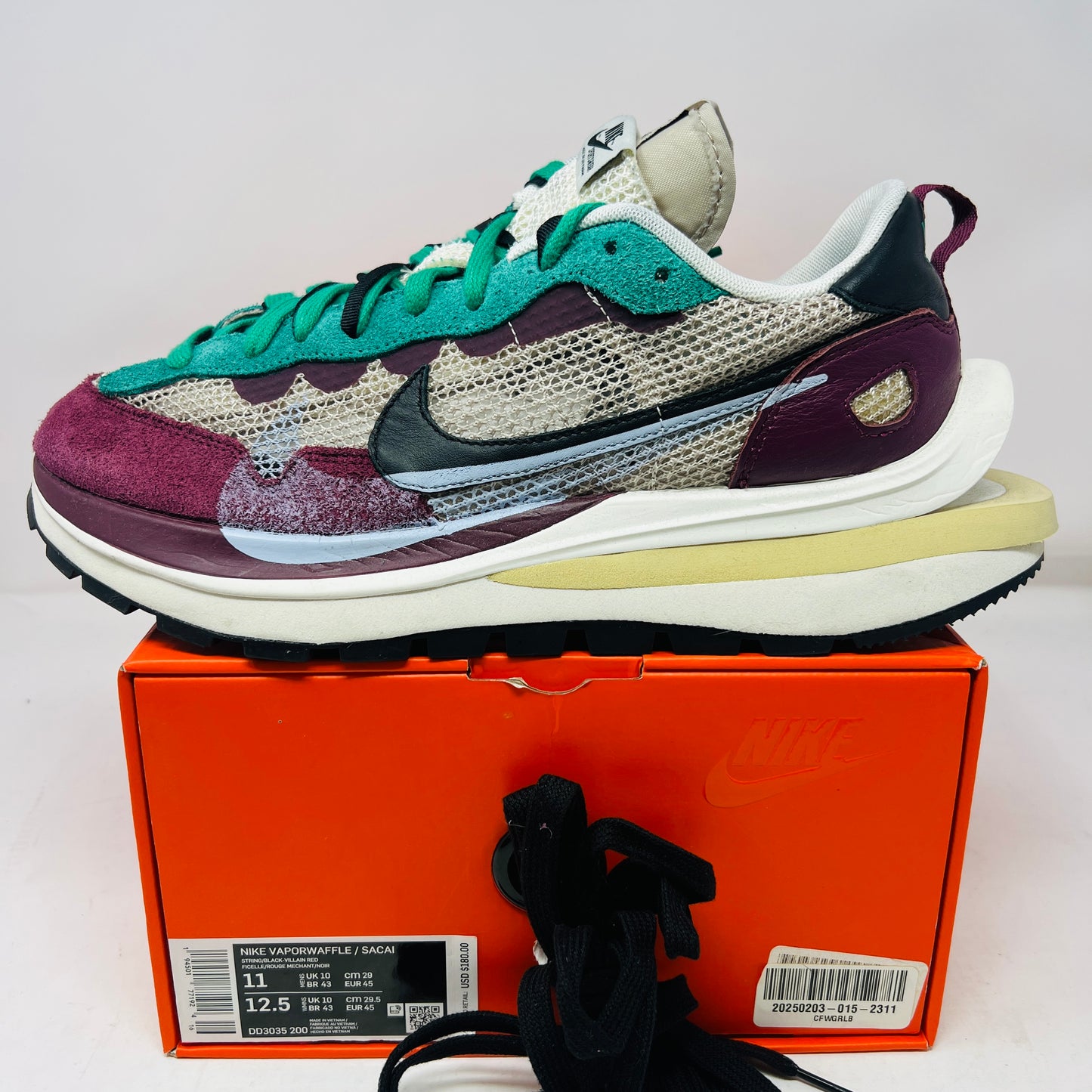 Nike Vaporwaffle sacai Villain Red Neptune Green