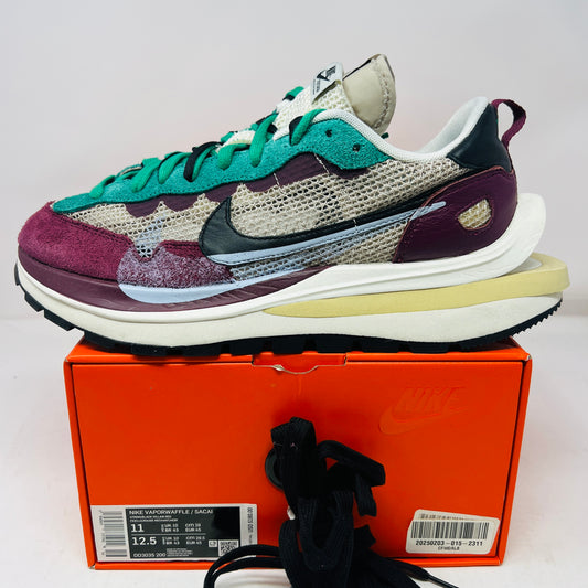 Nike Vaporwaffle sacai Villain Red Neptune Green