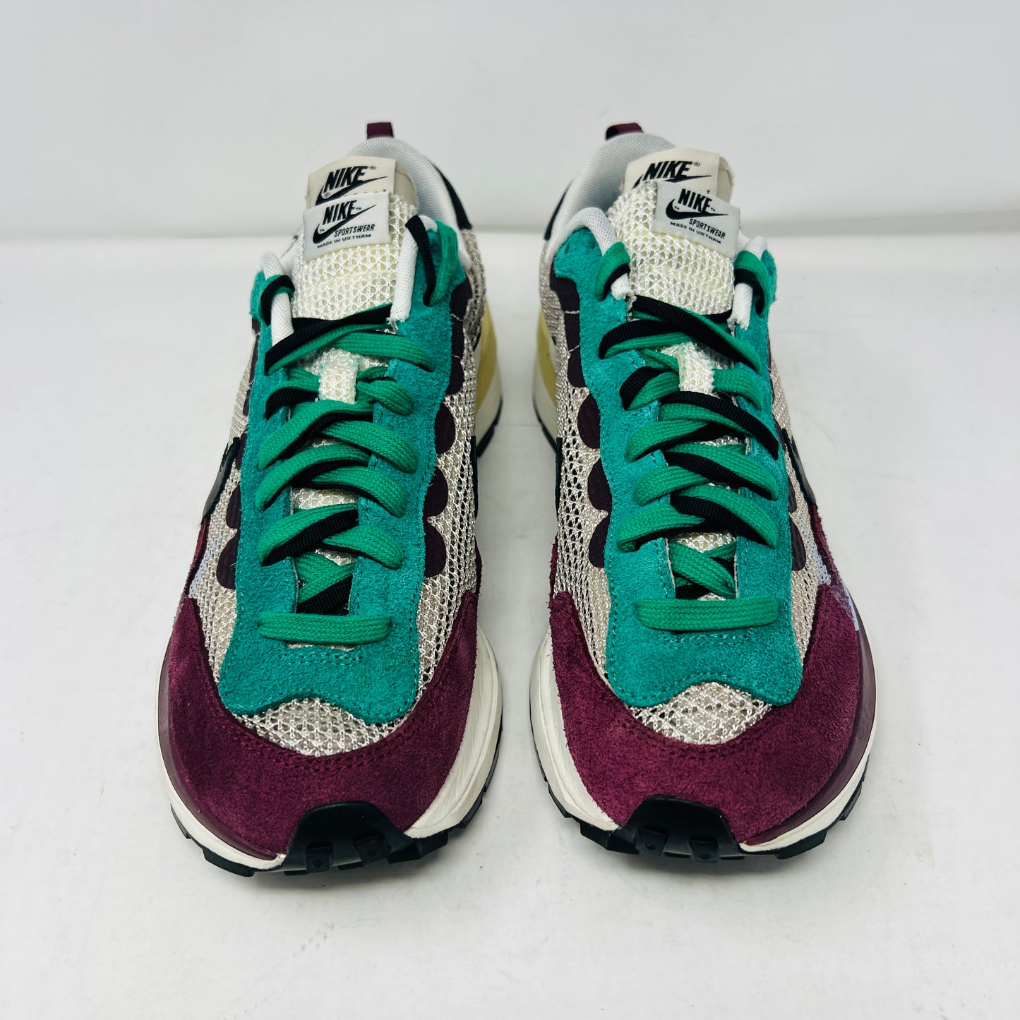 Nike Vaporwaffle sacai Villain Red Neptune Green
