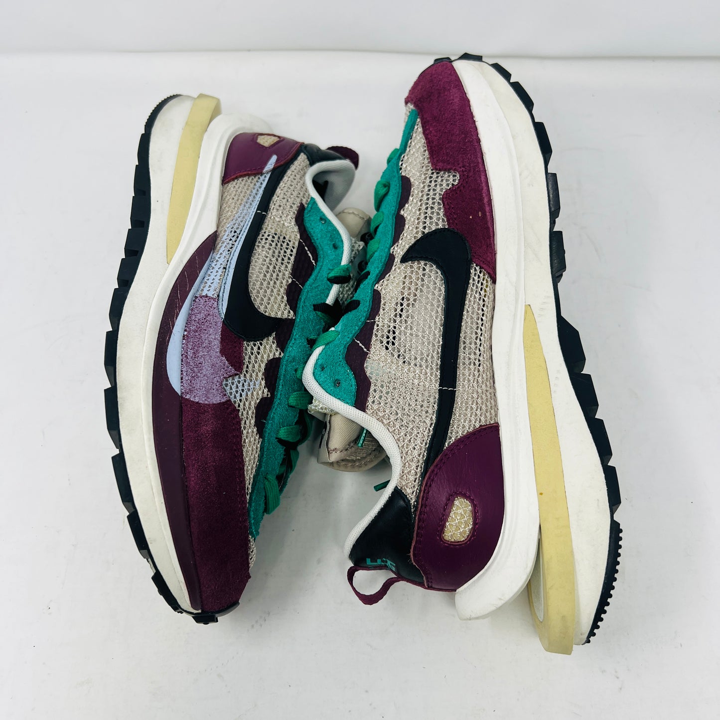 Nike Vaporwaffle sacai Villain Red Neptune Green