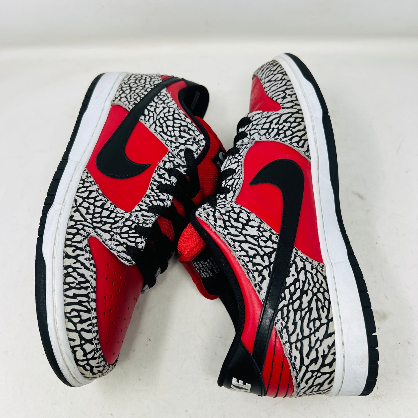 Nike SB Dunk Low Supreme Red Cement (2012)