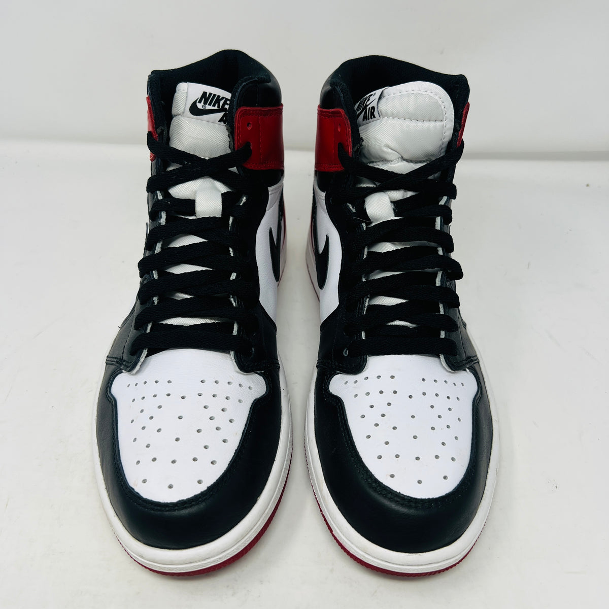 Jordan 1 Retro Black Toe