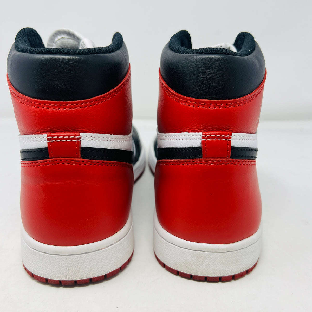 Jordan 1 Retro Black Toe