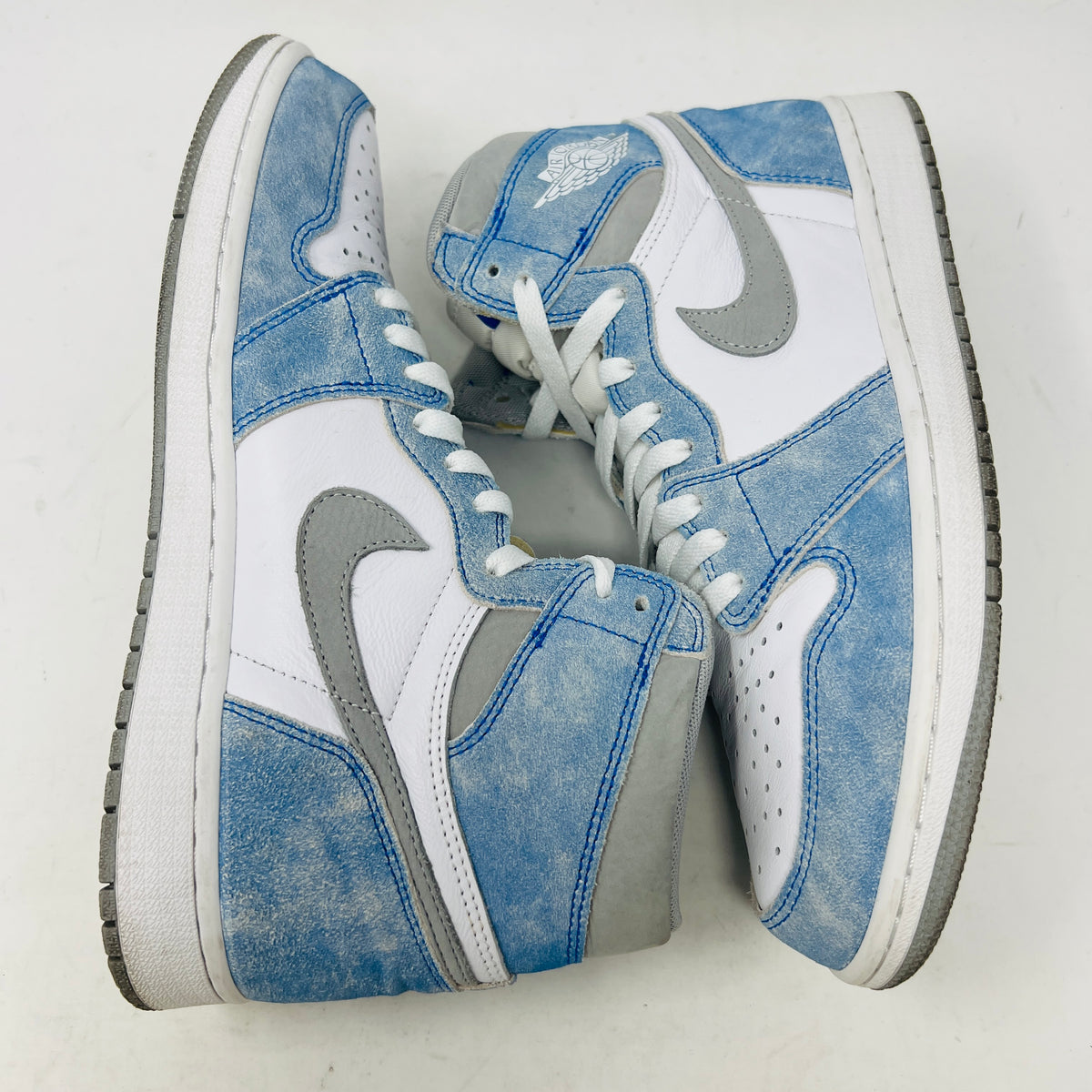 Jordan 1 Retro High Hyper Royal Smoke Grey