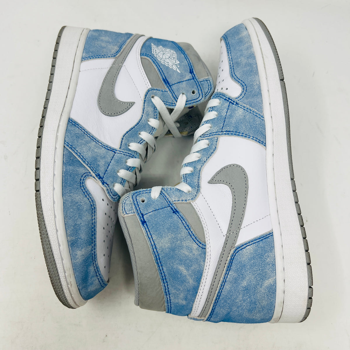 Jordan 1 Retro High Hyper Royal Smoke Grey