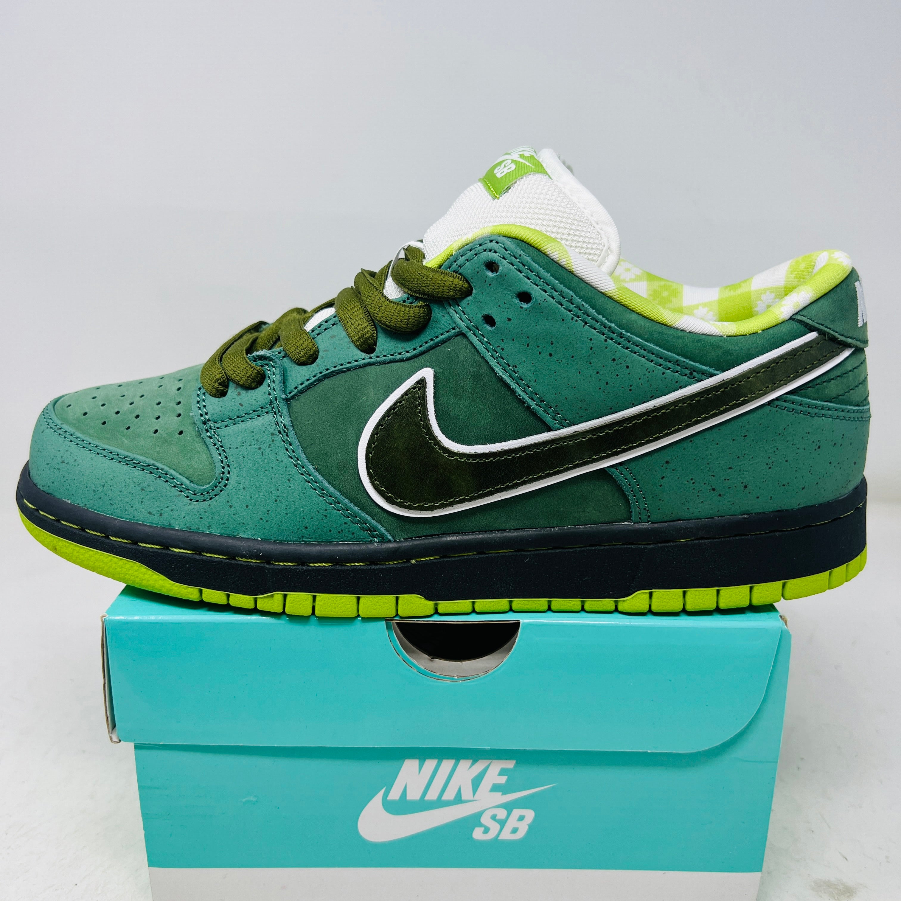 車のパーツ nike dunk low Green lobster 26.0 Nike SB Dunk Low Concepts Green Lobster (Special Box) – Holy Ground