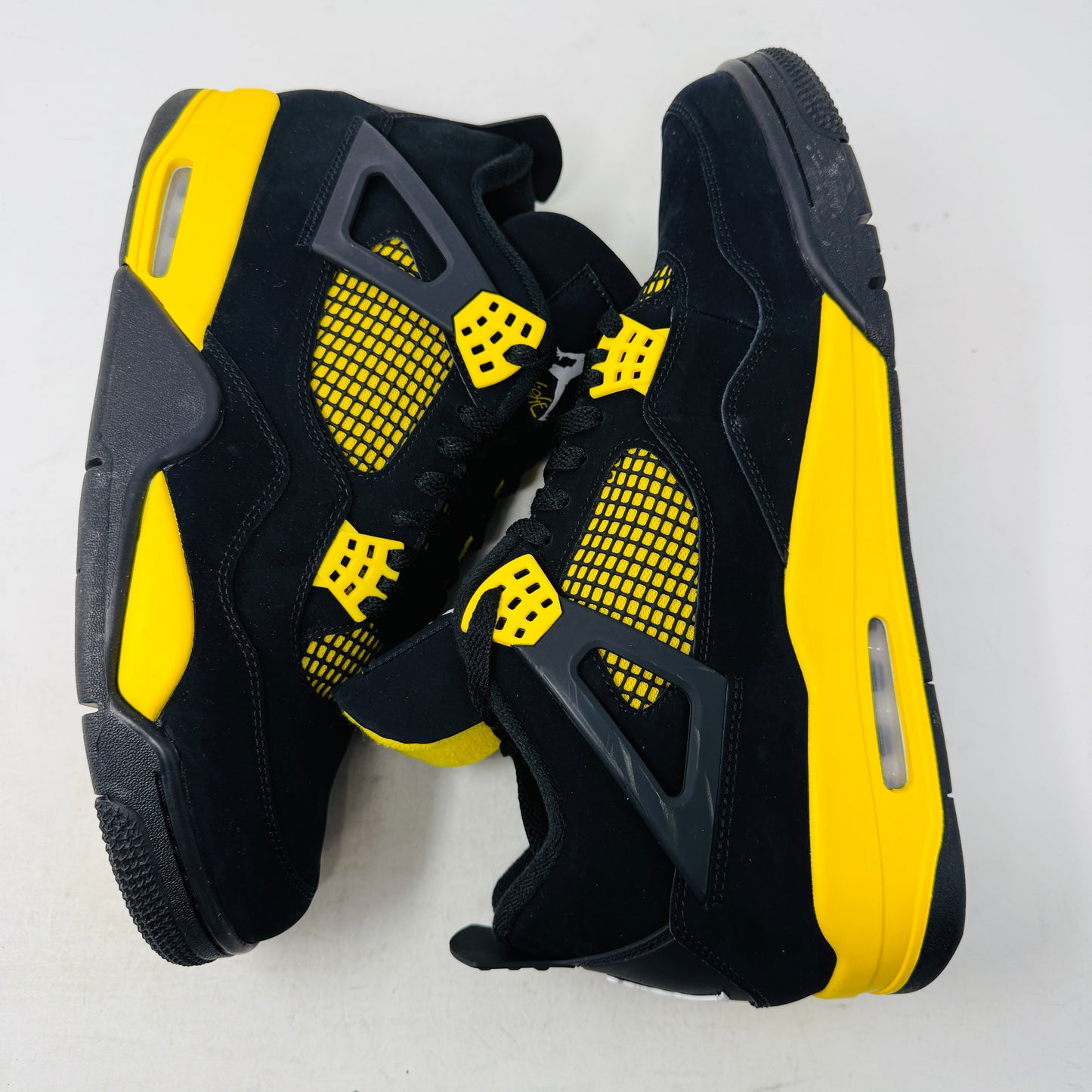 Jordan 4 Retro Thunder (2023)