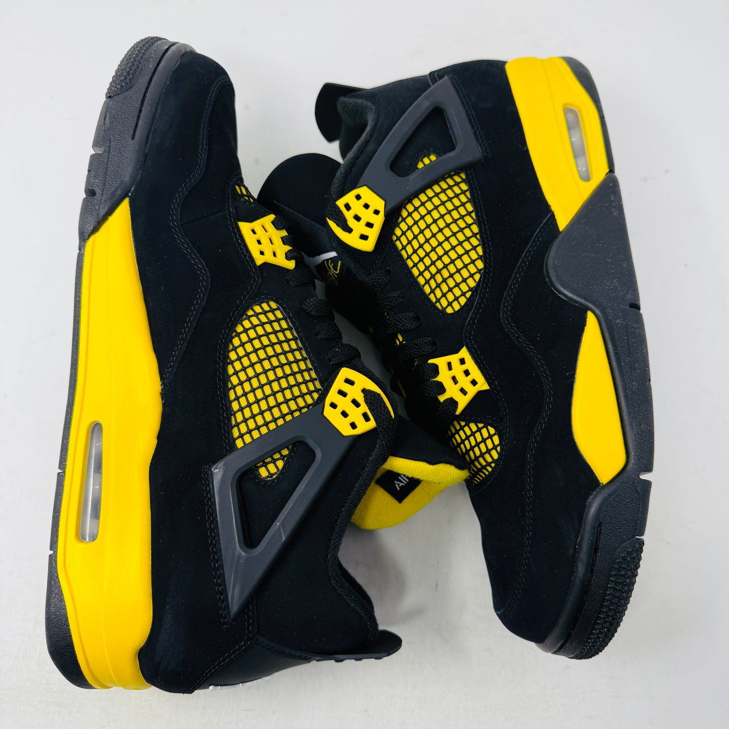 Jordan 4 Retro Thunder (2023)