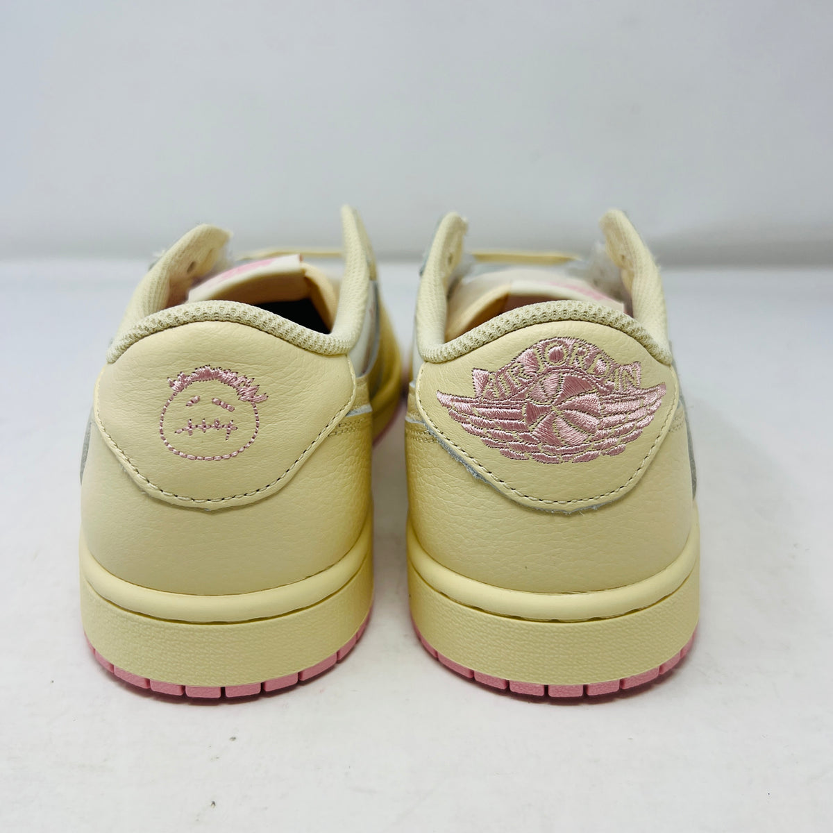 Jordan 1 Retro Low OG SP Travis Scott Shy Pink
