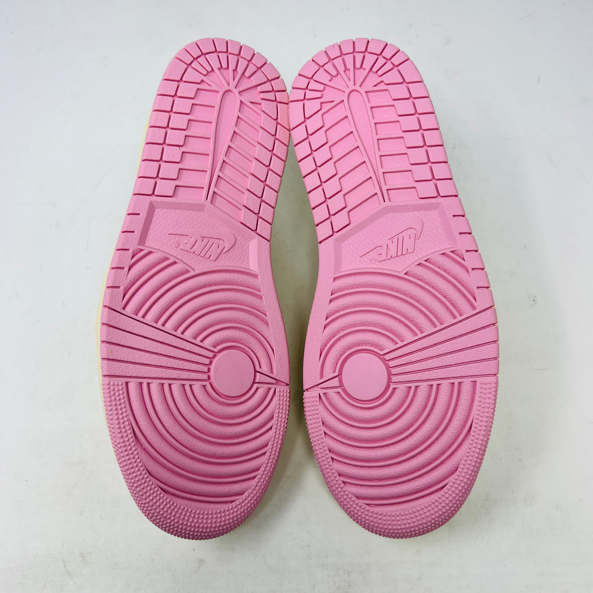 Jordan 1 Retro Low OG SP Travis Scott Shy Pink