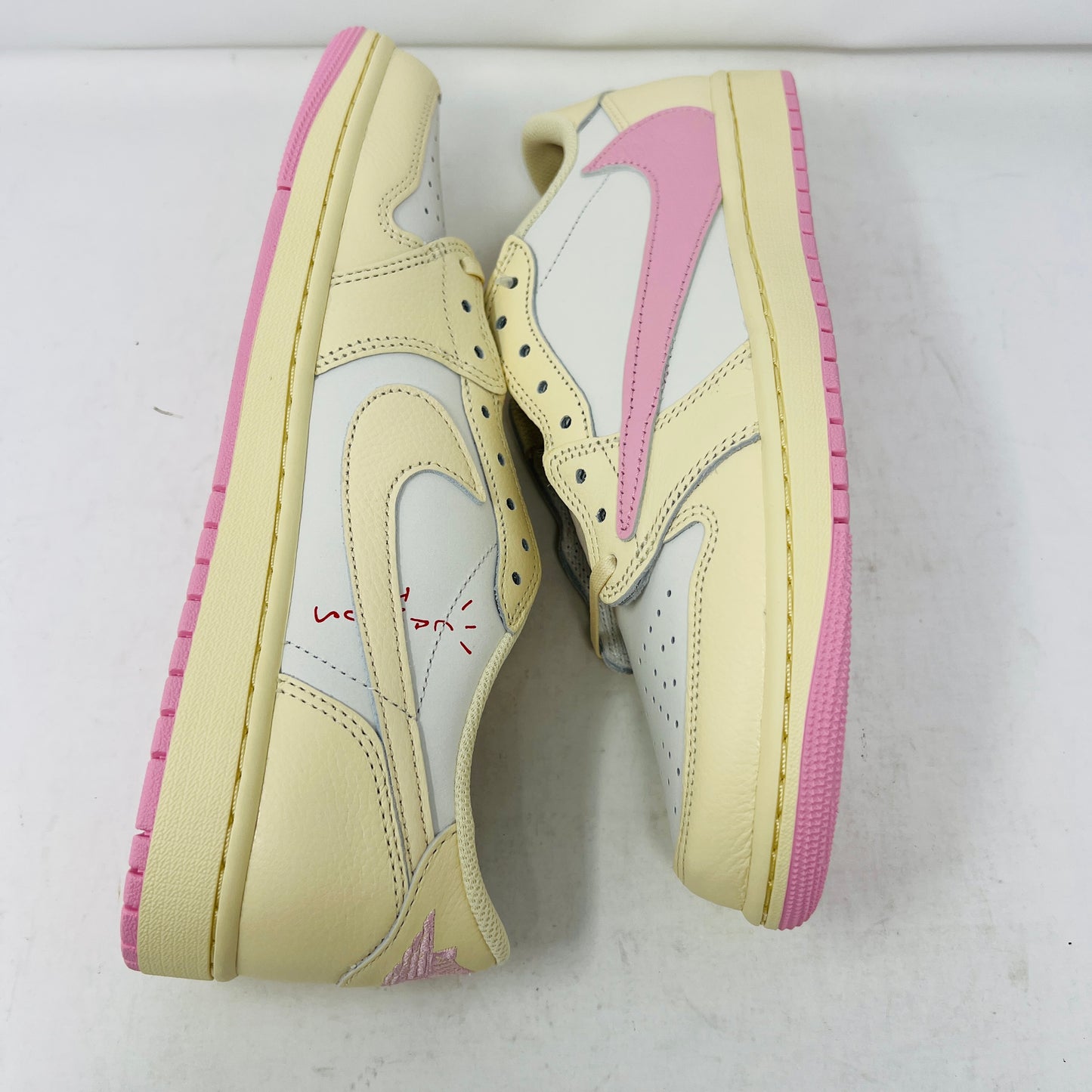 Jordan 1 Retro Low OG SP Travis Scott Shy Pink